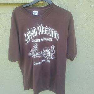 Leben Masonry XL T Shirt Devils Lake ND North Dakota Brown 26" L 21" P2P